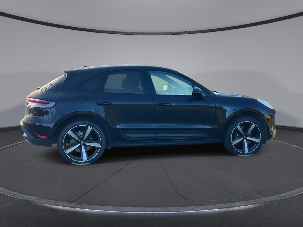Used 2024 Porsche Macan AWD/4WD image 9