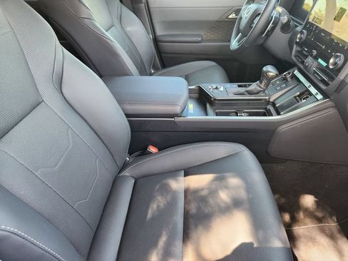 Used 2026 Lexus GX 550 w/ Cold Area Package AWD/4WD image 14