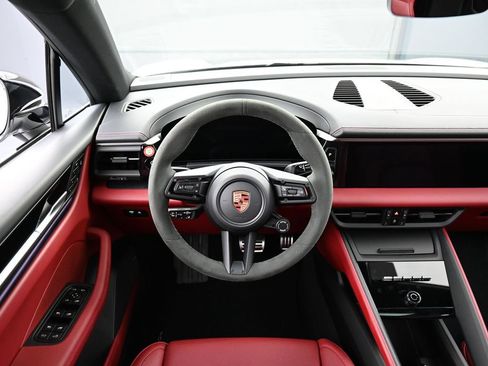 Certified 2025 Porsche Macan 4S Electric AWD/4WD image 18
