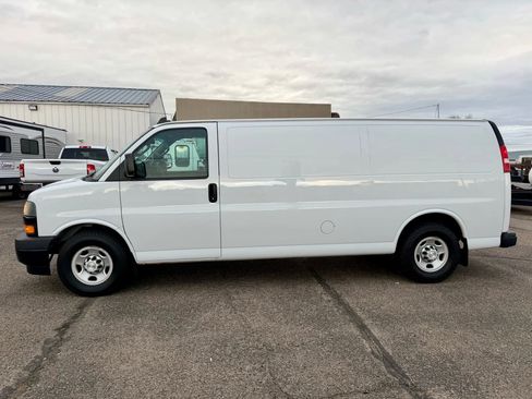 Used 2018 Chevrolet Express 3500 Extended w/ Driver Convenience Package image 2
