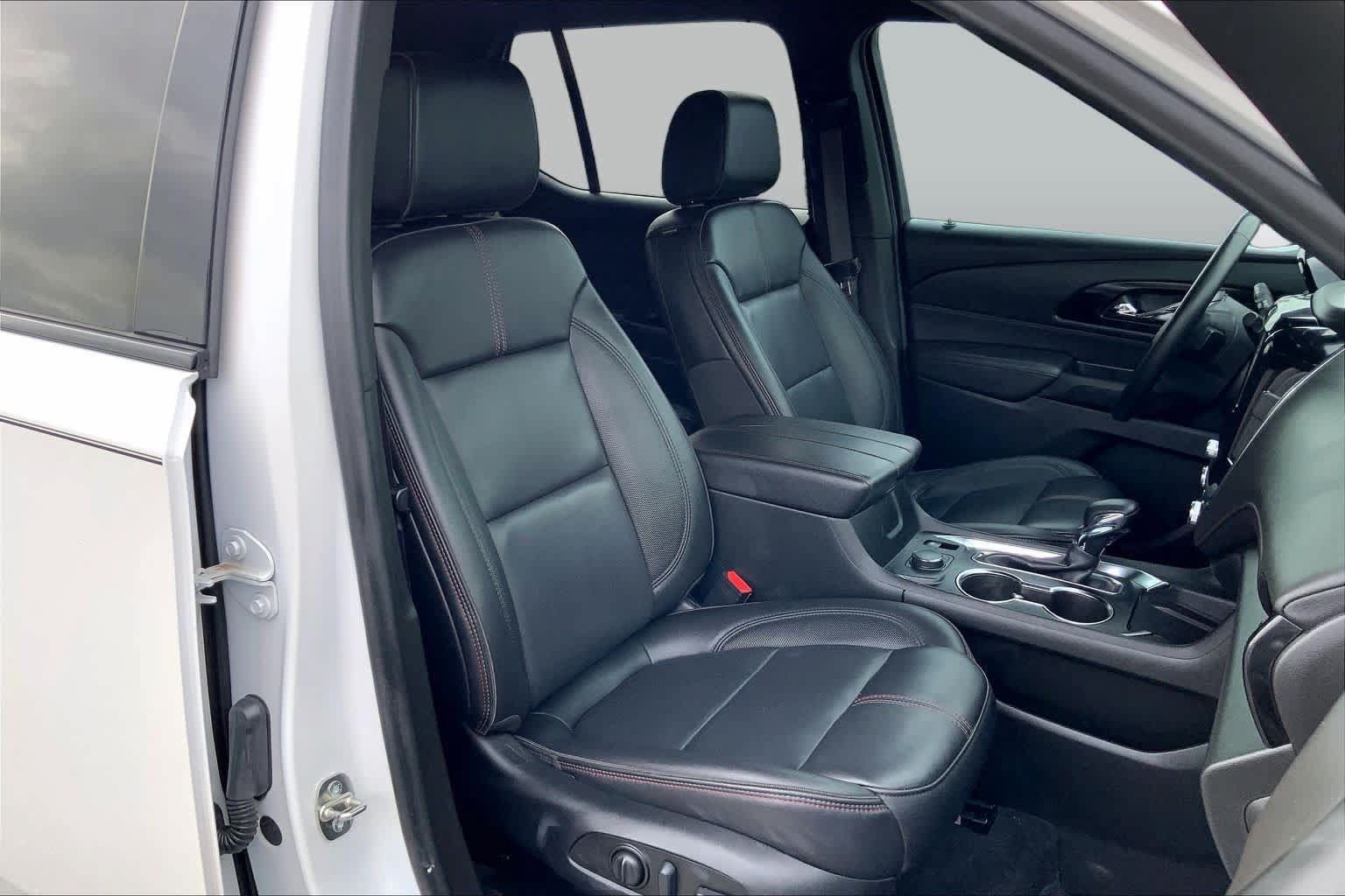 Used 2023 Chevrolet Traverse RS FWD image 9