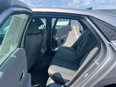Used 2025 Hyundai Elantra SEL FWD image 26