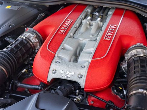 Used 2018 Ferrari 812 Superfast RWD image 22
