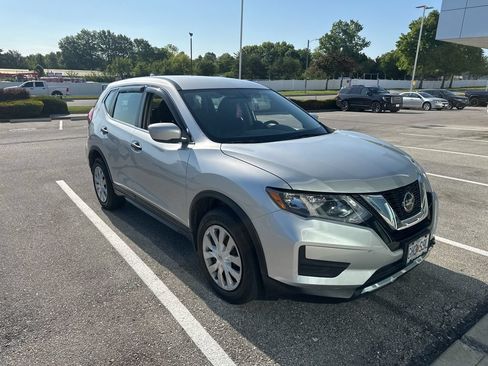 Used 2018 Nissan Rogue S AWD/4WD image 2