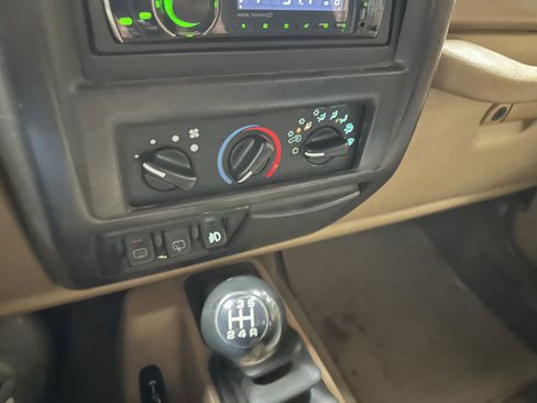 Used 1999 Jeep Wrangler Sahara image 25