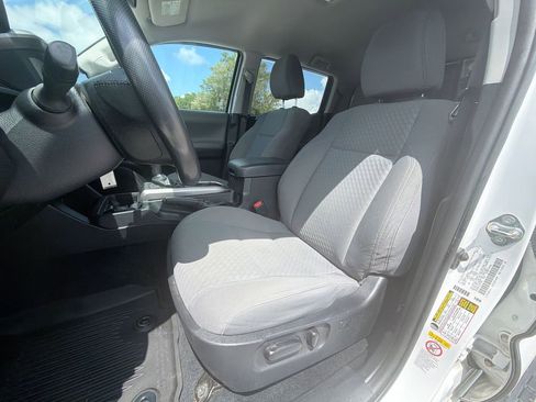 Used 2020 Toyota Tacoma SR5 AWD/4WD image 15