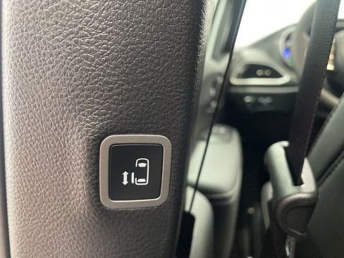 New 2026 Chrysler Pacifica Select image 43