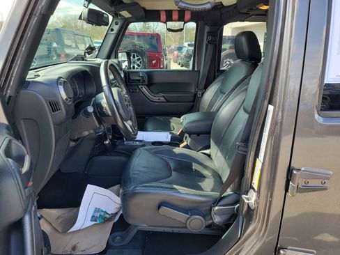 Used 2018 Jeep Wrangler Unlimited Sahara image 14