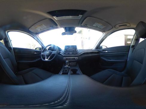 Used 2025 Nissan Altima 2.5 SV FWD image 38