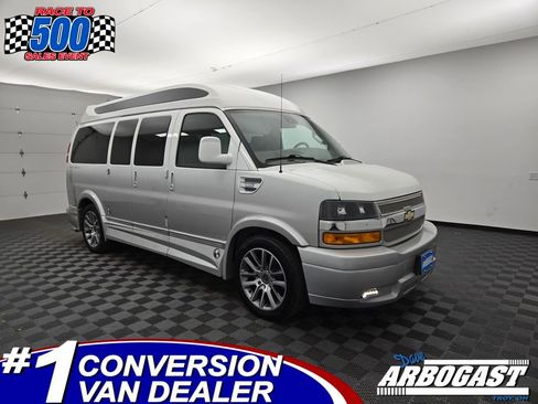 Used 2021 Chevrolet Express 2500 w/ Enhanced Convenience Package RWD image 1
