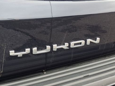 Used 2024 GMC Yukon XL SLT w/ SLT Luxury Package image 31