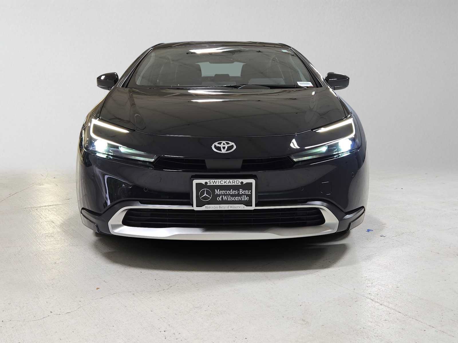 Used 2025 Toyota Prius Plug-In Hybrid FWD image 8