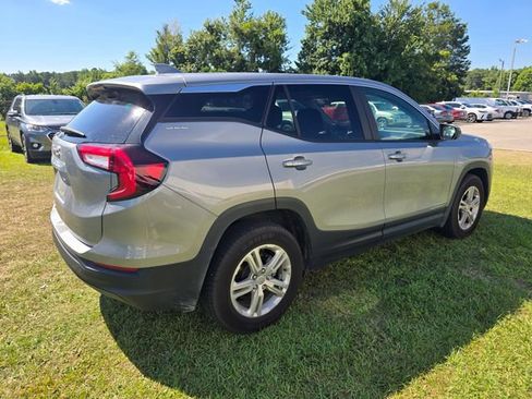 Used 2024 GMC Terrain SLE FWD image 7