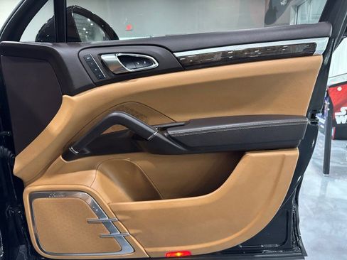 Used 2016 Porsche Cayenne Turbo image 46