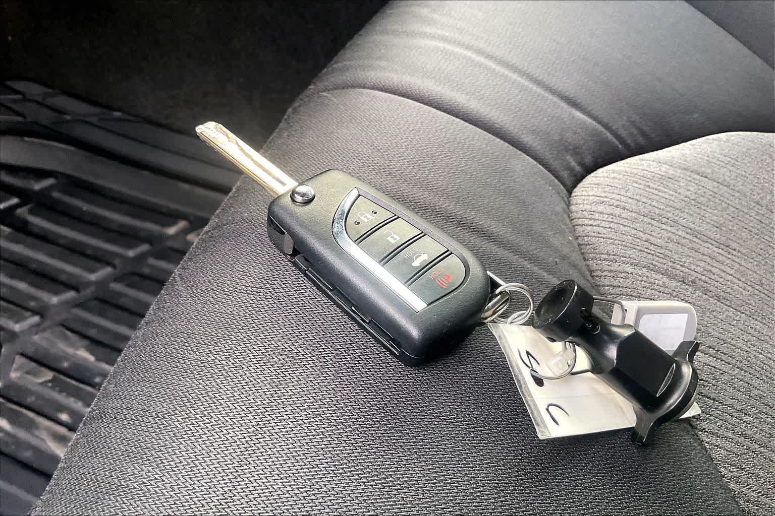 Used 2019 Toyota Camry LE FWD image 14