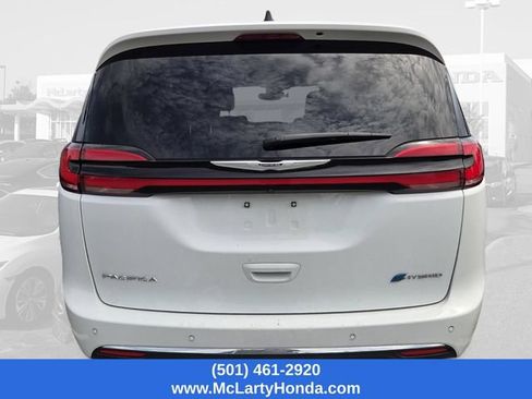 Used 2023 Chrysler Pacifica Touring-L FWD image 5