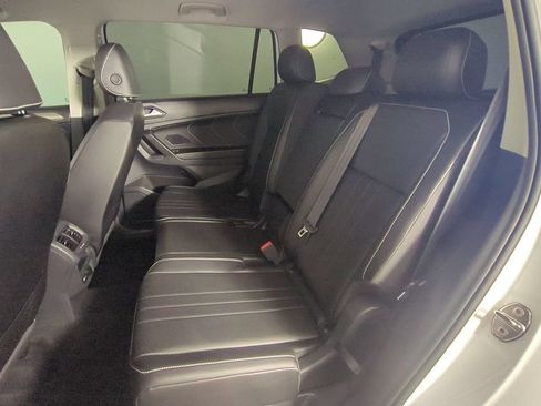 Used 2022 Volkswagen Tiguan SE FWD image 15