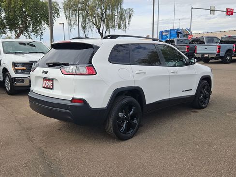 Used 2020 Jeep Cherokee Latitude Plus image 5