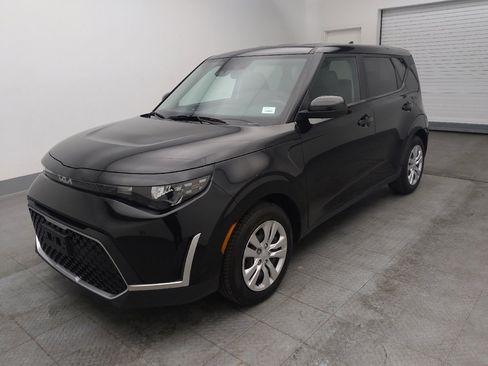 Used 2023 Kia Soul LX image 2