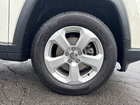 Used 2019 Jeep Compass Latitude w/ Cold Weather Group AWD/4WD image 50