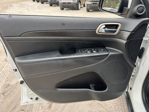 Used 2017 Jeep Grand Cherokee Laredo w/ Quick Order Package 2BE image 32