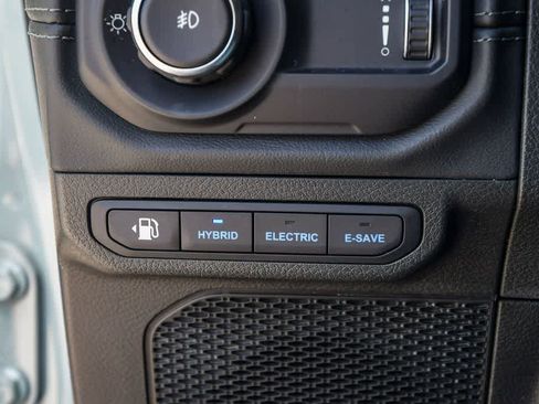 Used 2024 Jeep Wrangler Sahara w/ Technology Group image 28