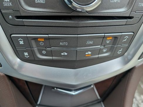 Used 2011 Cadillac SRX Luxury image 17