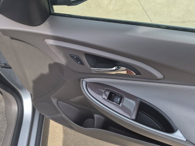 Used 2024 Chevrolet Malibu LT FWD image 14