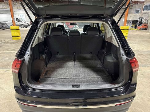 Used 2021 Volkswagen Tiguan SE w/ Panoramic Sunroof Package image 11