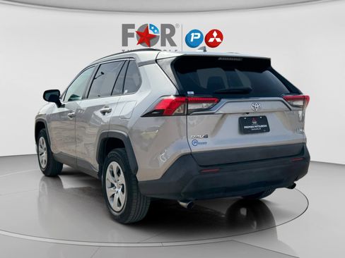 Used 2021 Toyota RAV4 LE image 3