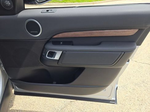Used 2019 Land Rover Discovery HSE AWD/4WD image 6