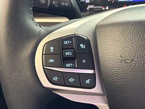 Used 2023 Ford Explorer XLT w/ Equipment Group 202A RWD image 39