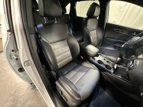 Used 2019 Kia Sorento SX image 35