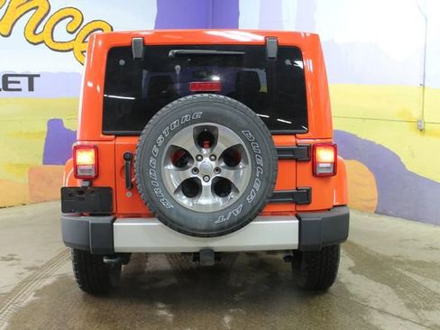 Used 2015 Jeep Wrangler Unlimited Sahara w/ Dual Top Group AWD/4WD image 3