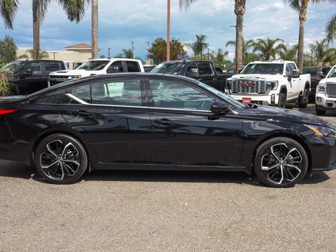 Used 2025 Nissan Altima 2.5 SR w/ SR Premium Package FWD image 10