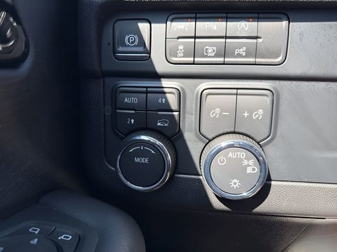 Used 2025 Chevrolet Tahoe LT AWD/4WD image 25
