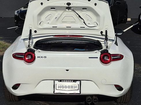 New 2026 MAZDA MX-5 Miata Club w/ Interior Package RWD image 29