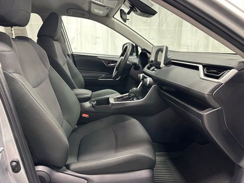 Used 2025 Toyota RAV4 XLE image 58