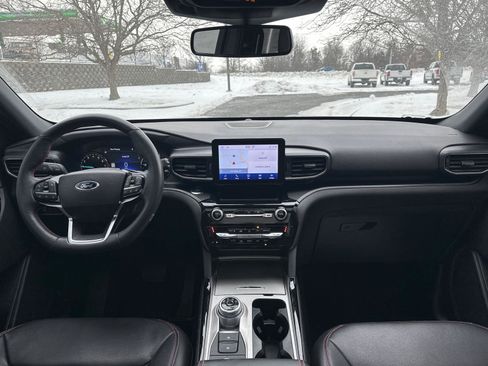 Used 2023 Ford Explorer ST-Line image 2