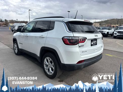 Used 2024 Jeep Compass Latitude AWD/4WD image 5