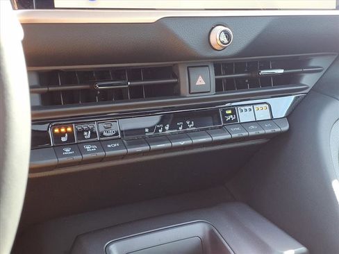 Used 2023 Toyota Crown XLE image 8