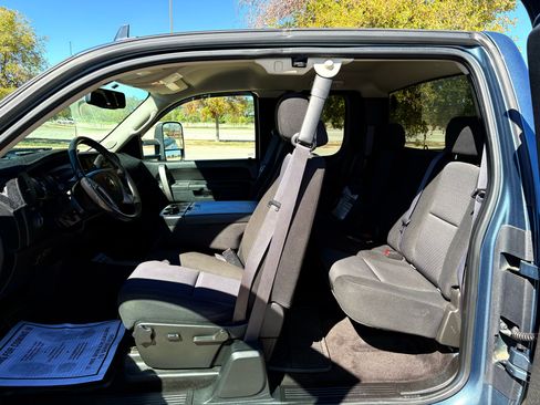 Used 2011 Chevrolet Silverado 2500 LT w/ Interior Plus Package image 19