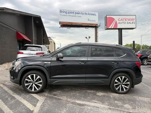 Used 2022 Volkswagen Taos SE AWD/4WD image 2