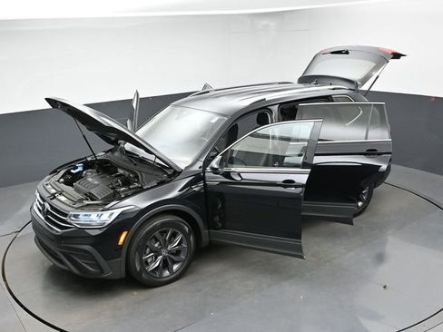 Used 2023 Volkswagen Tiguan SE FWD image 43