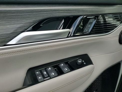 Used 2024 Jeep Wagoneer Series III w/ Premium Group I image 25