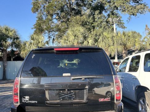Used 2009 GMC Yukon Denali image 4