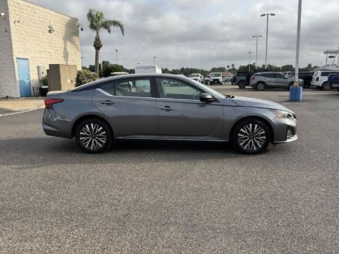 Used 2026 Nissan Altima 2.5 SV FWD image 2