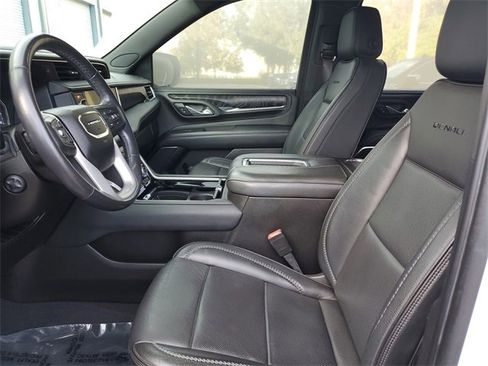 Used 2021 GMC Yukon XL Denali w/ Denali Premium Package image 18