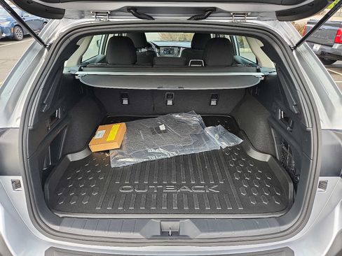 Used 2025 Subaru Outback AWD/4WD image 25