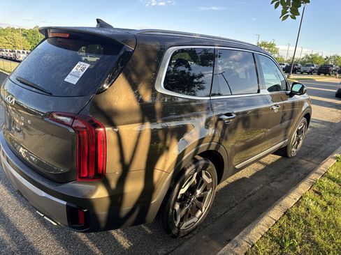 Used 2025 Kia Telluride S image 10